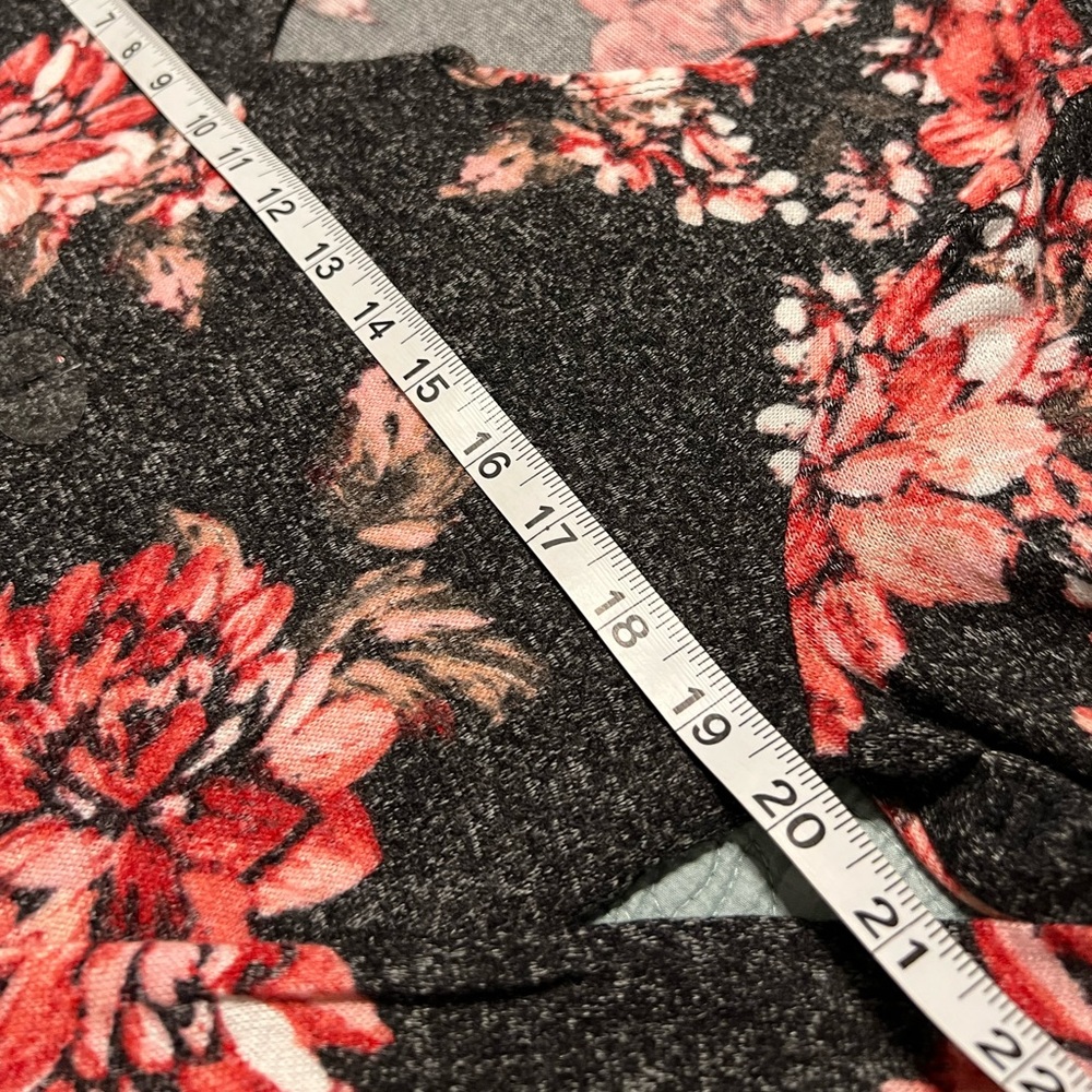 Maurices 24/7 Cozy Tee - Floral. Size L - Picture 3 of 7